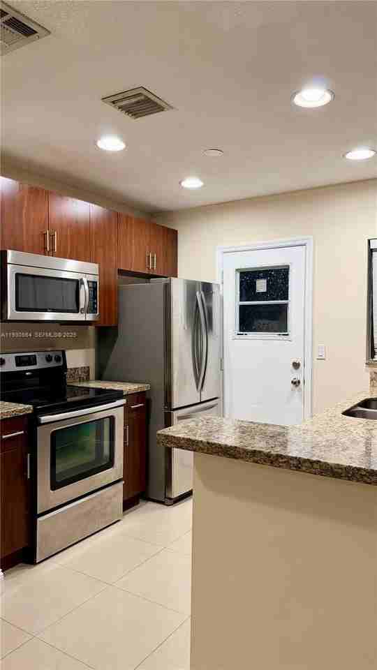 1104 Ne 17th Ter #1-2 - Photo 3 of 17