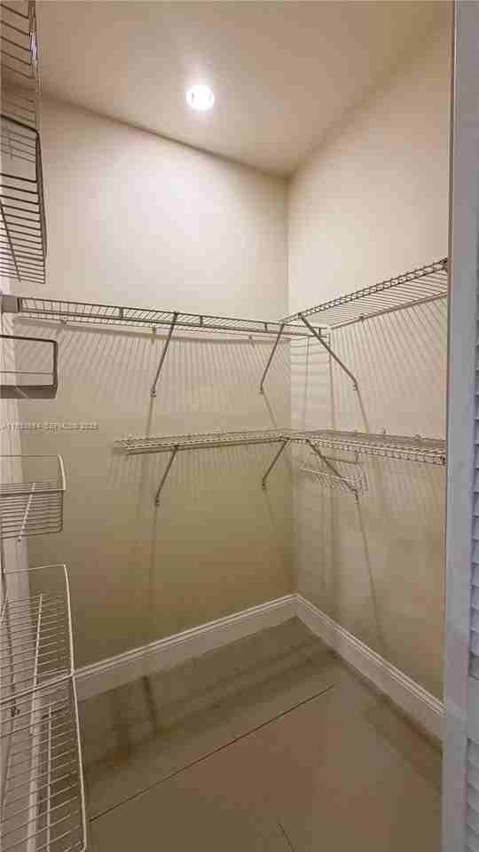 1104 Ne 17th Ter #1-2 - Photo 6 of 17