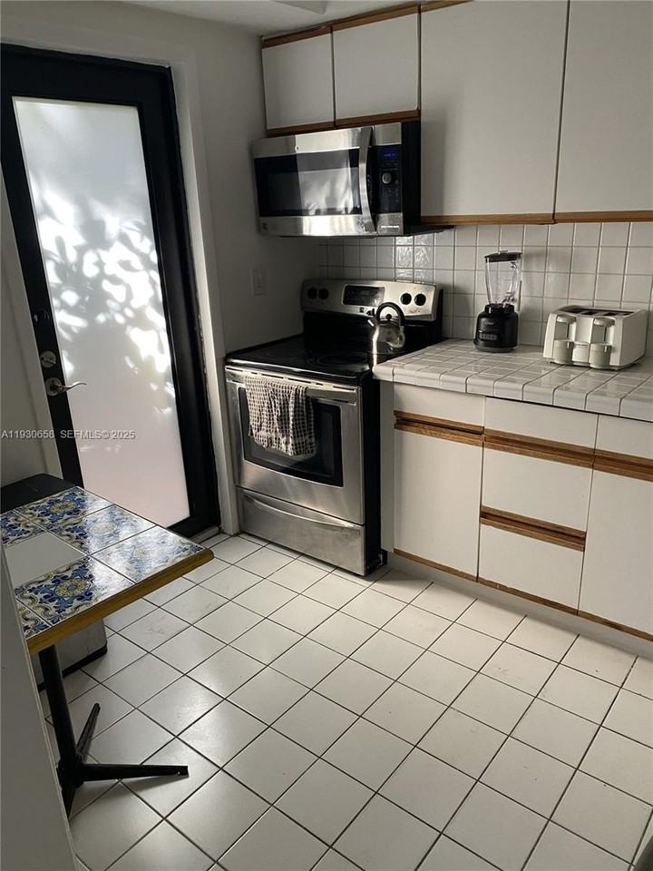 8950 Collins Ave #7 - Photo 4 of 24