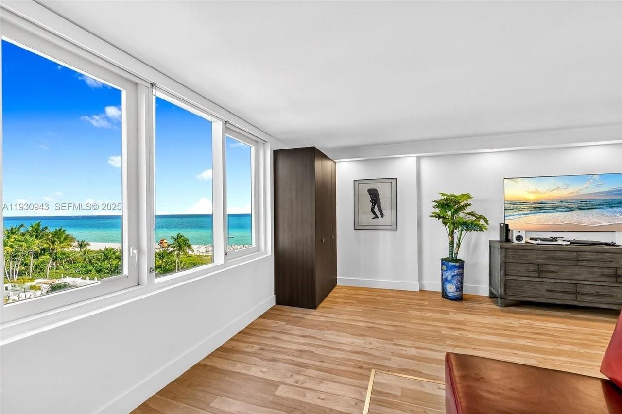 2301 Collins Ave #714 - Photo 3 of 23