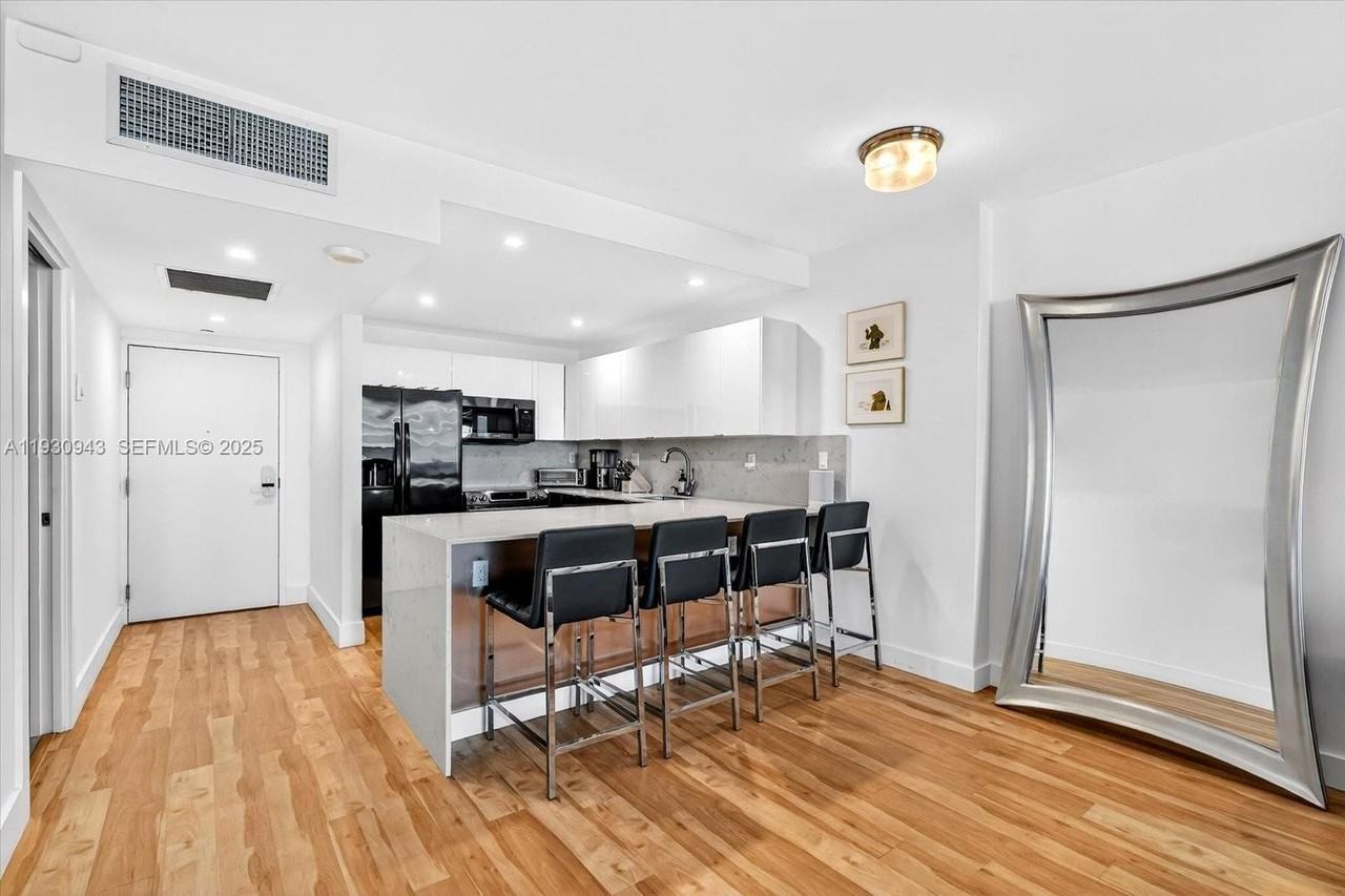 2301 Collins Ave #714 - Photo 5 of 23