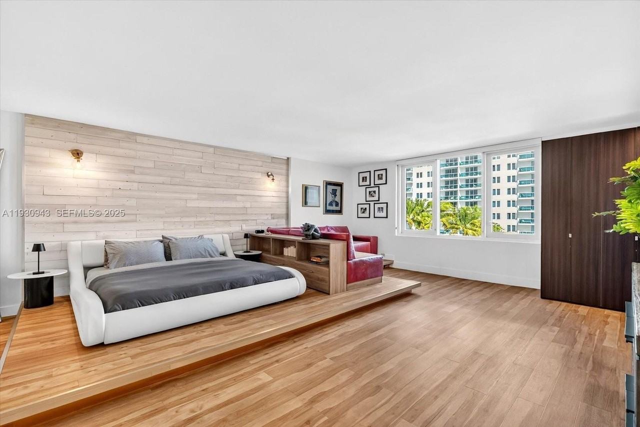 2301 Collins Ave #714 - Photo 6 of 23