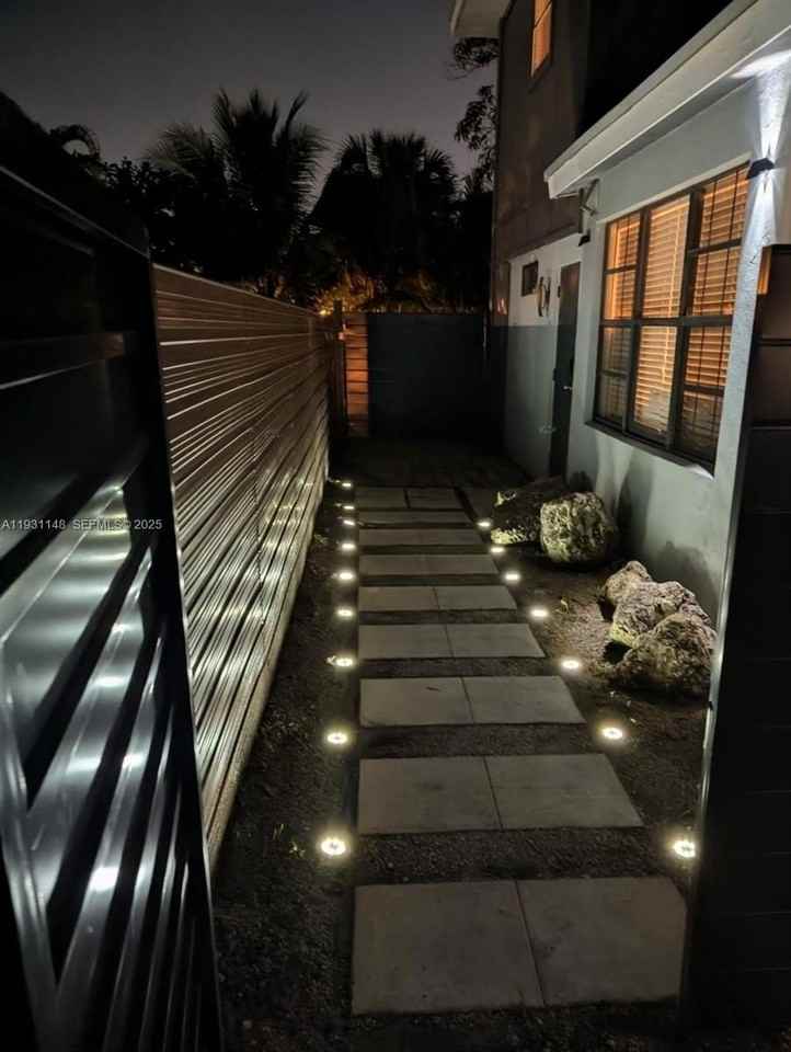 2809 Sw 8th St #B - Photo 5 of 24