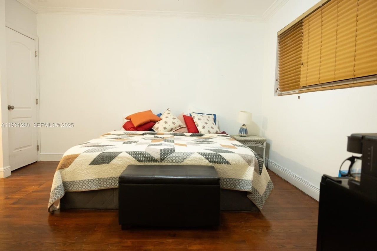 6260 Coral Way #B - Photo 2 of 13