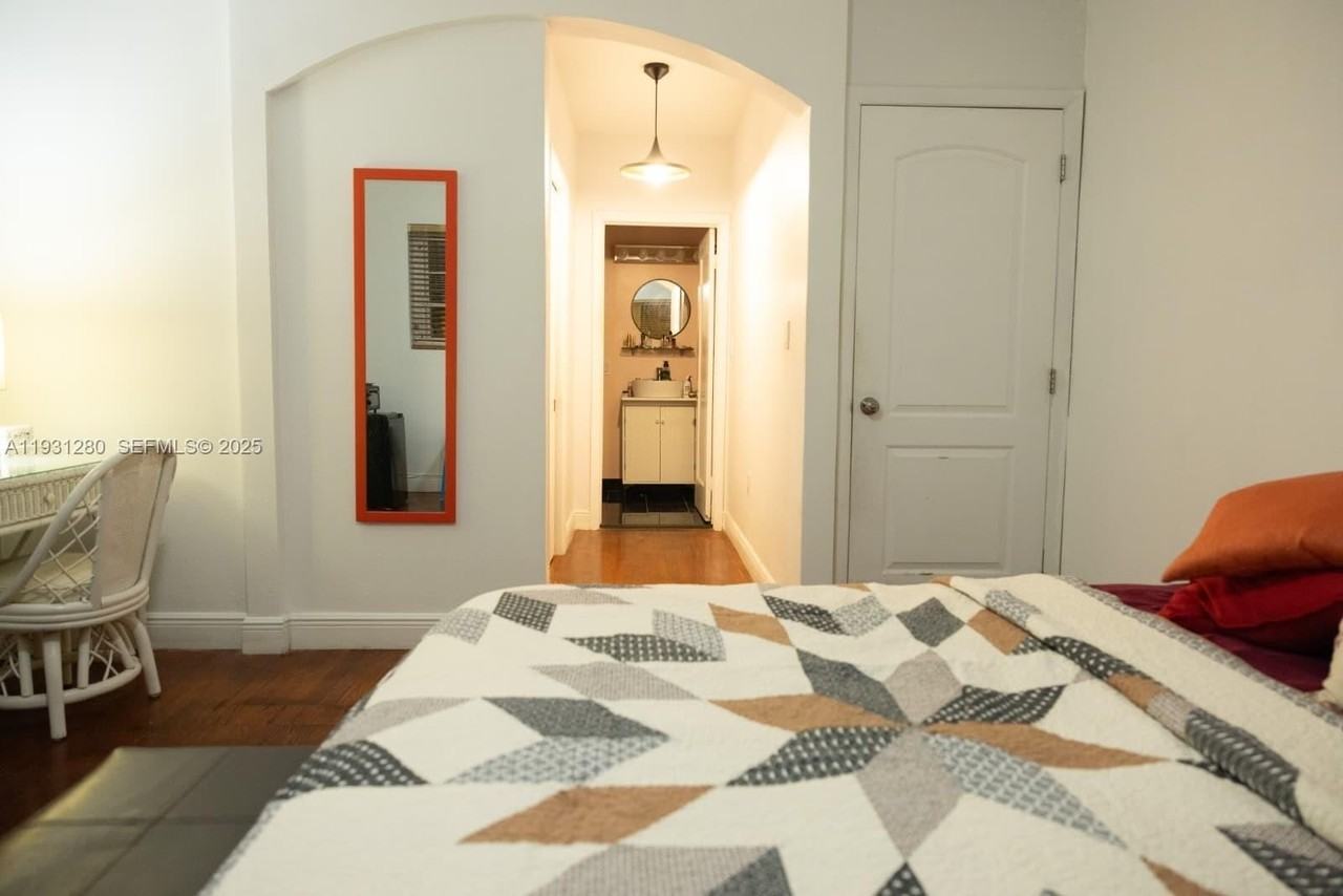 6260 Coral Way #B - Photo 4 of 13