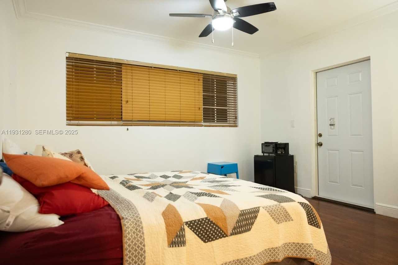 6260 Coral Way #B - Photo 5 of 13