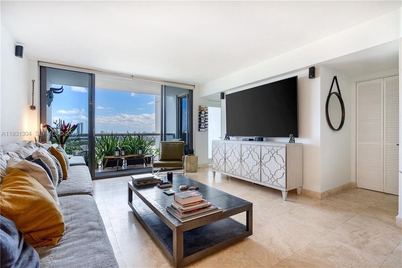 1900 Purdy Ave #1715 - Photo 3 of 32