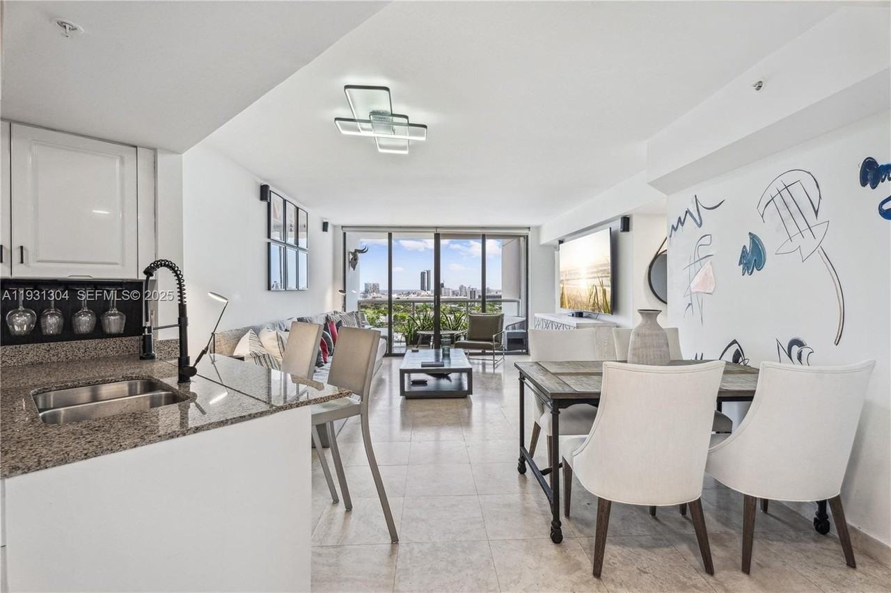 1900 Purdy Ave #1715 - Photo 4 of 32