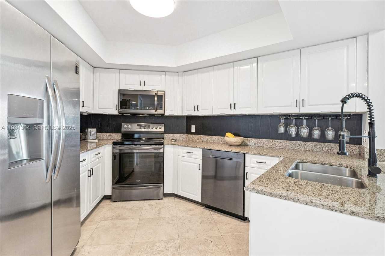 1900 Purdy Ave #1715 - Photo 5 of 32