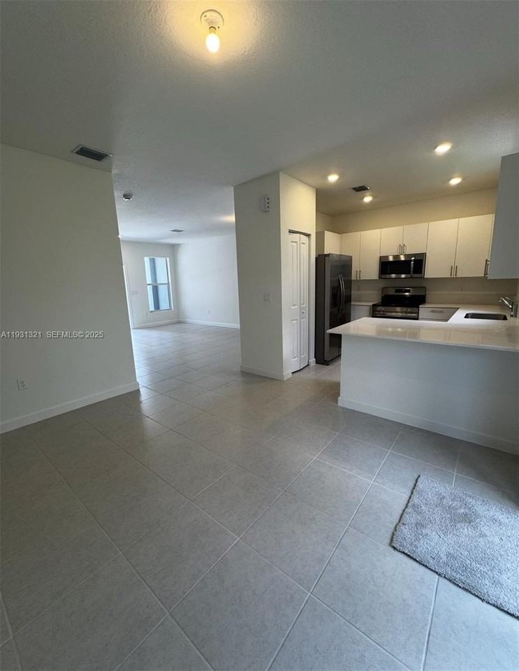 140 Sw 184th Way #140 - Photo 4 of 18