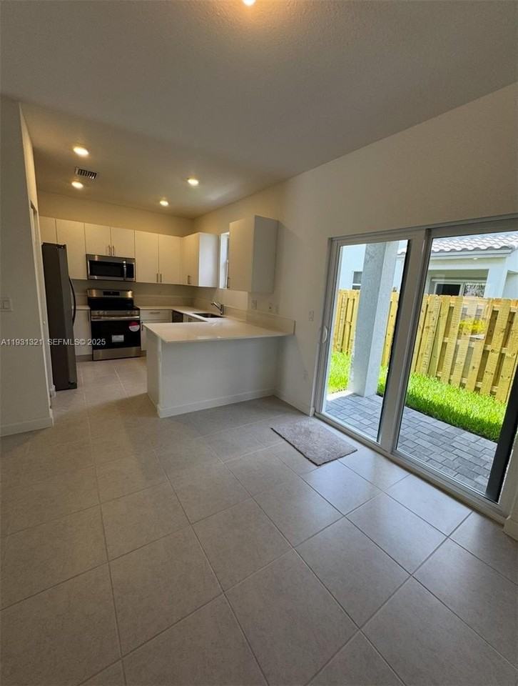 140 Sw 184th Way #140 - Photo 5 of 18