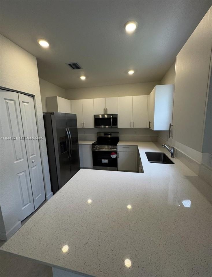 140 Sw 184th Way #140 - Photo 6 of 18