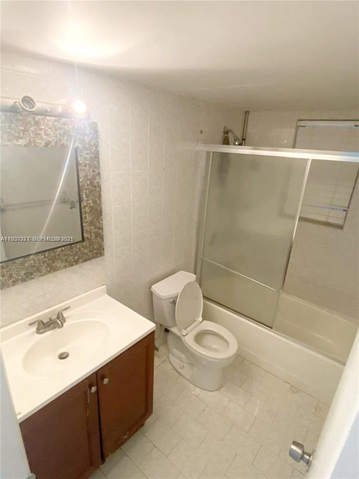 1337 Nw 1st St #8 - Photo 6 of 10