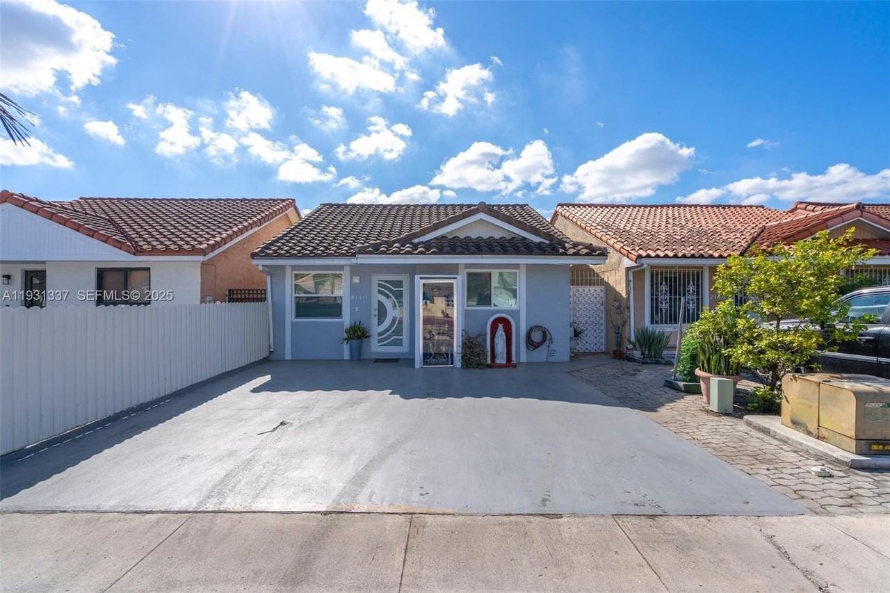 2140 W 53rd St #2140 - Photo 5 of 33