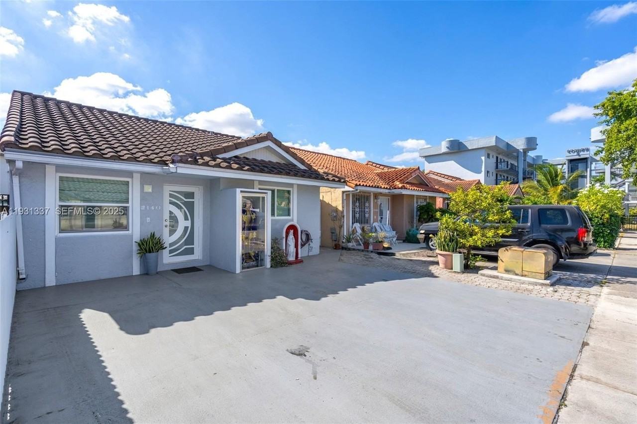 2140 W 53rd St #2140 - Photo 6 of 33