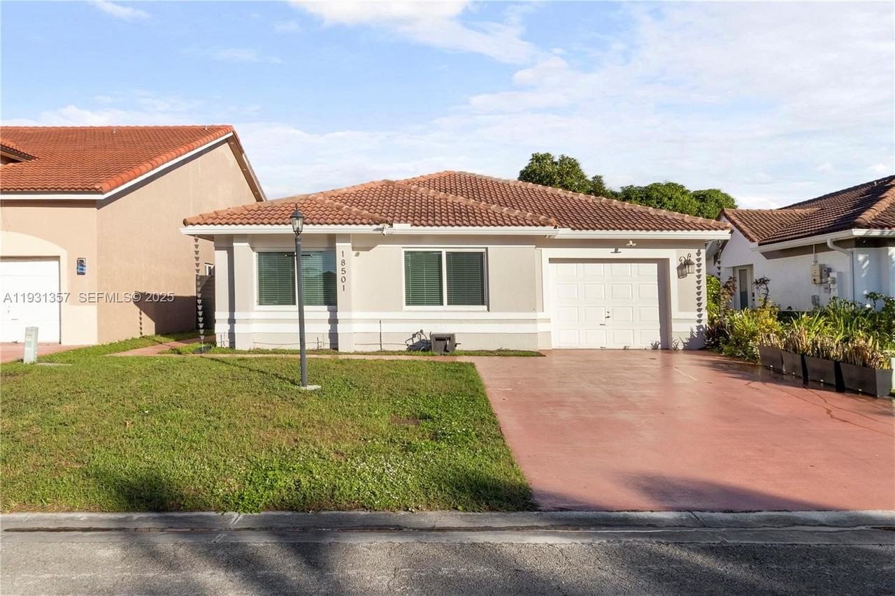 18501 Nw 55th Ave - Photo 5 of 49