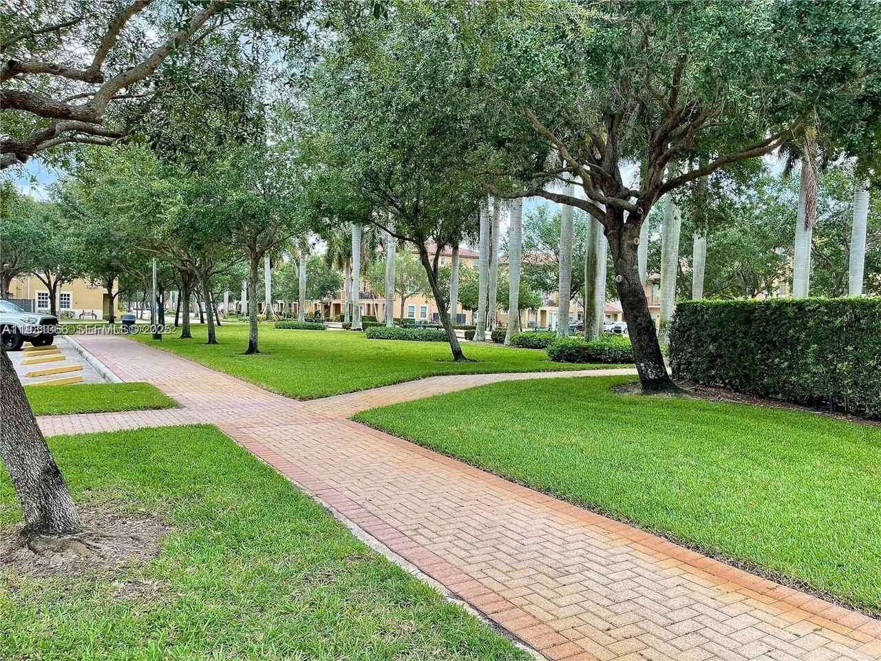 14615 Southwest 14th Street #14615 - Photo 2 of 50