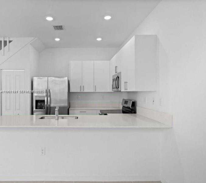 701 Se 14th Ct #0 - Photo 6 of 18