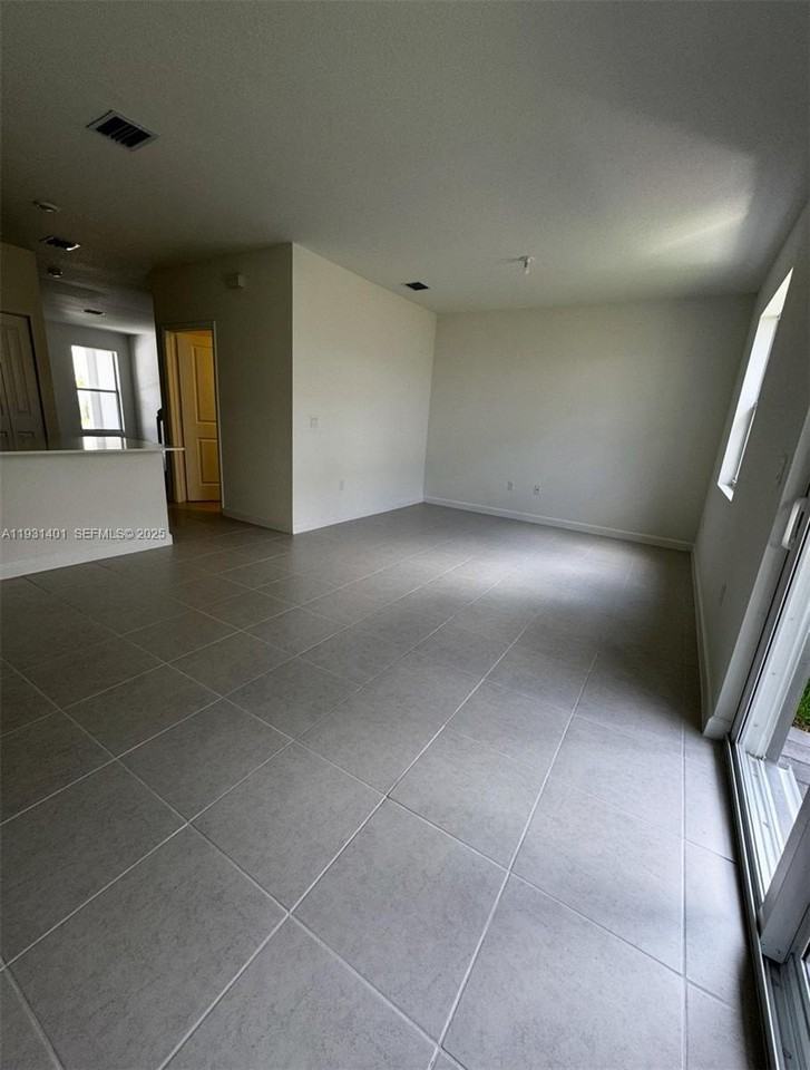 112 Sw 184th Way #112 - Photo 6 of 18