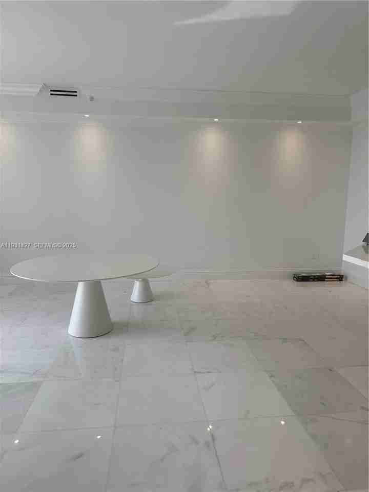 848 Brickell Key Dr - Photo 3 of 12