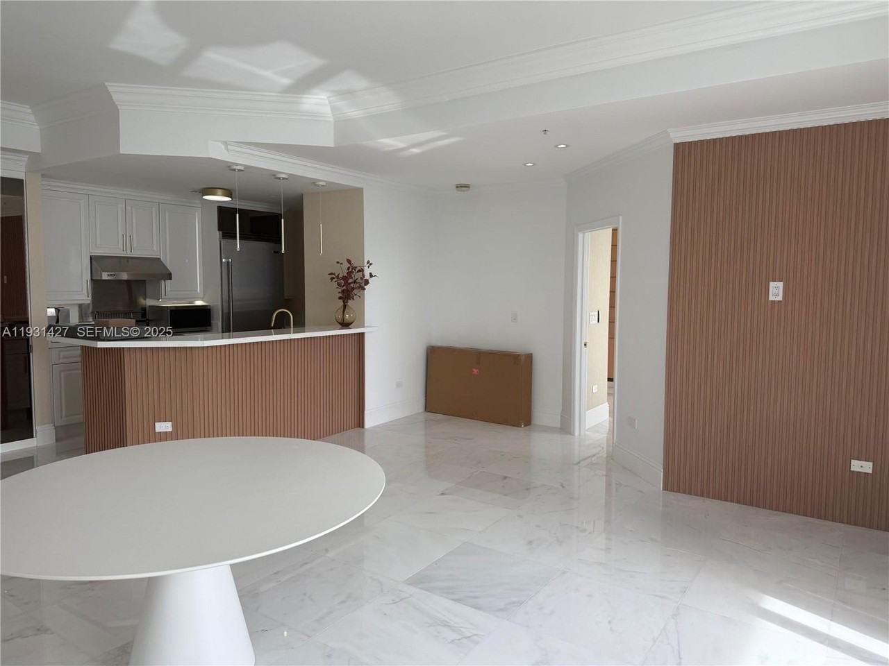 848 Brickell Key Dr - Photo 5 of 12