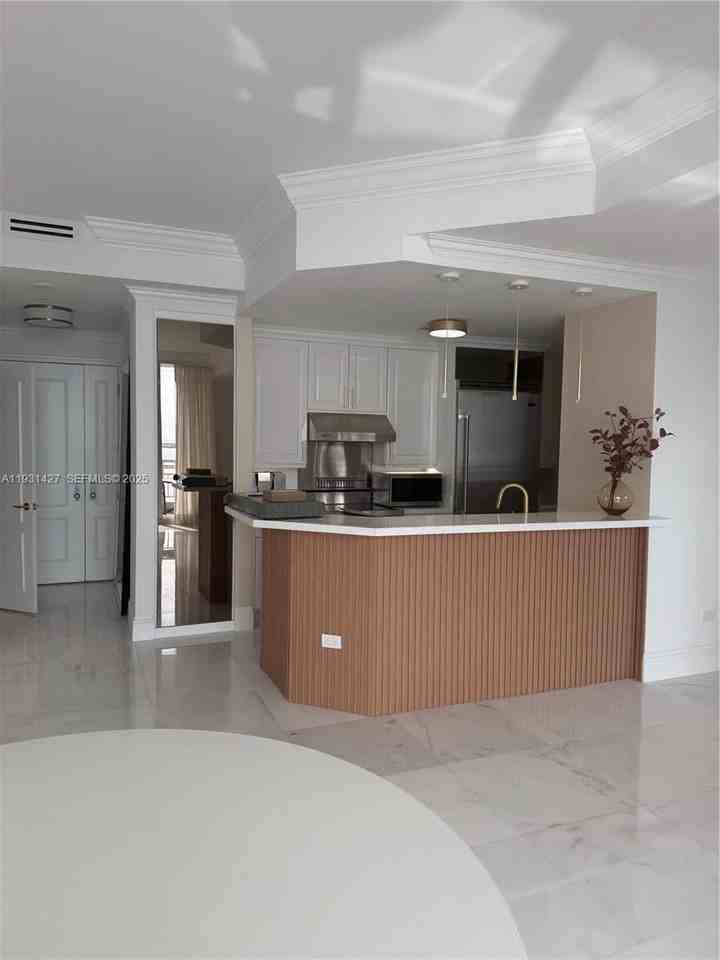 848 Brickell Key Dr - Photo 6 of 12