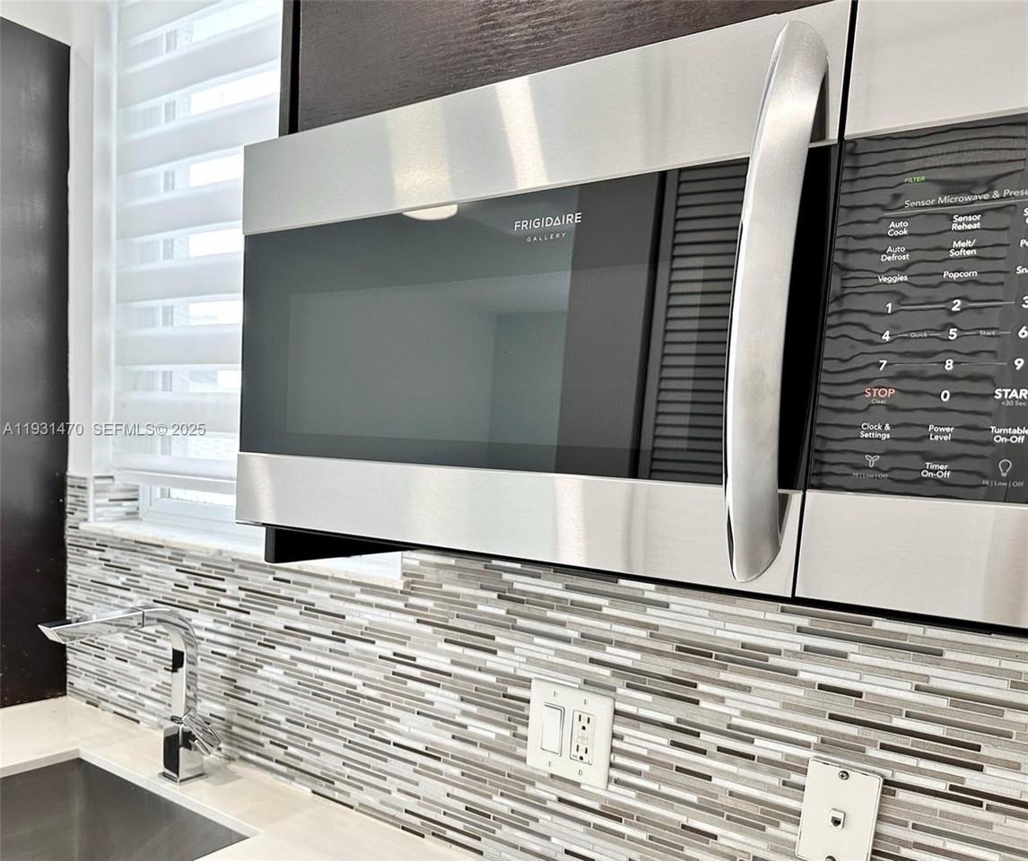 6414 Nw 104th Ct - Photo 5 of 27