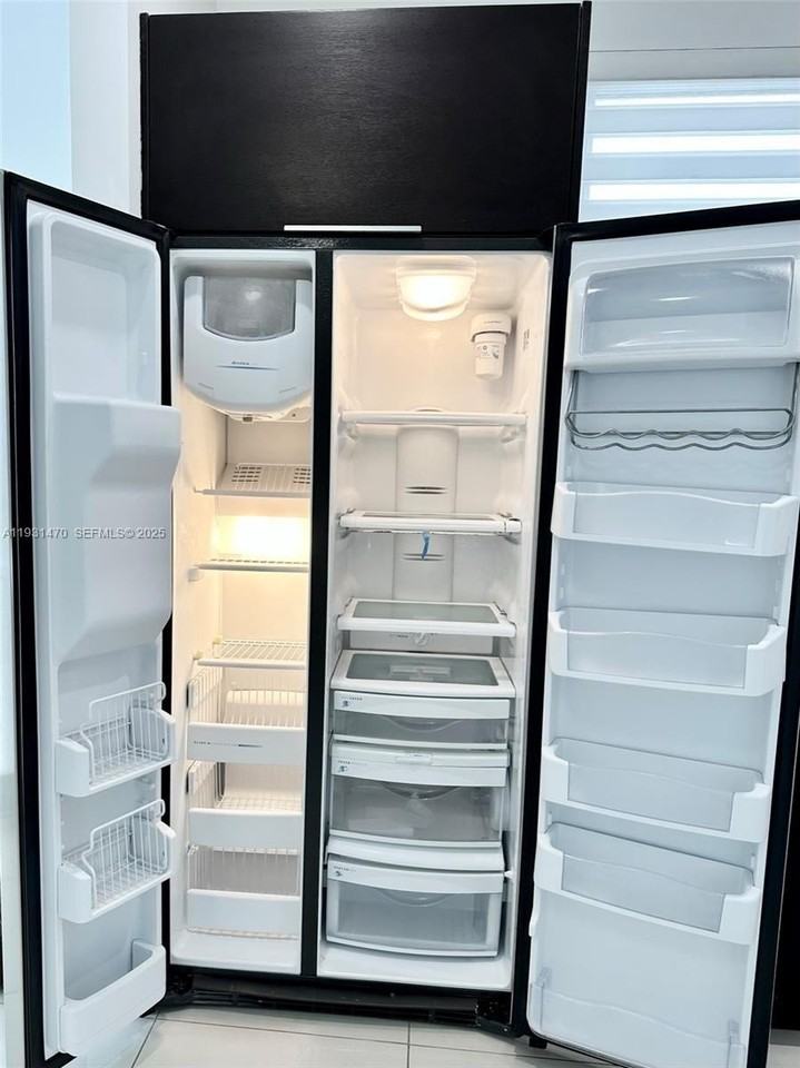 6414 Nw 104th Ct - Photo 7 of 27