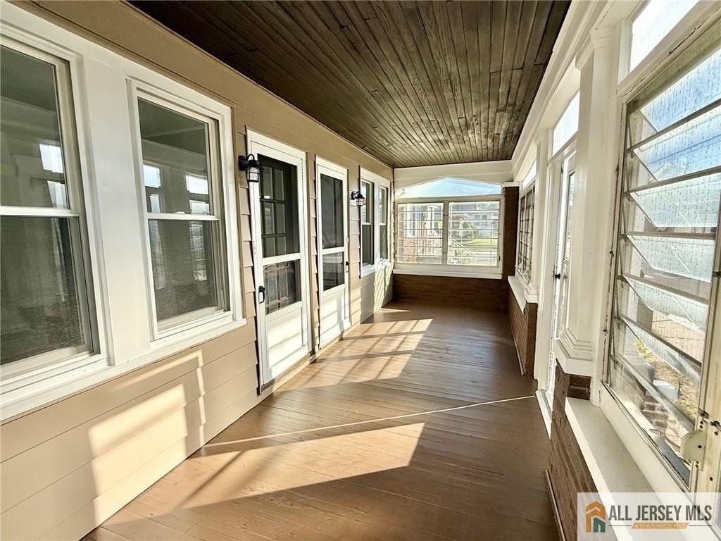 76 Andrew St - Photo 3 of 16