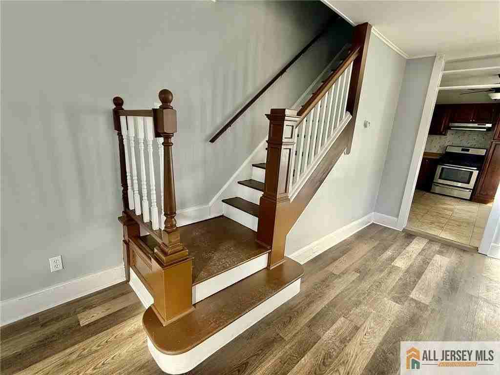 76 Andrew St - Photo 6 of 16