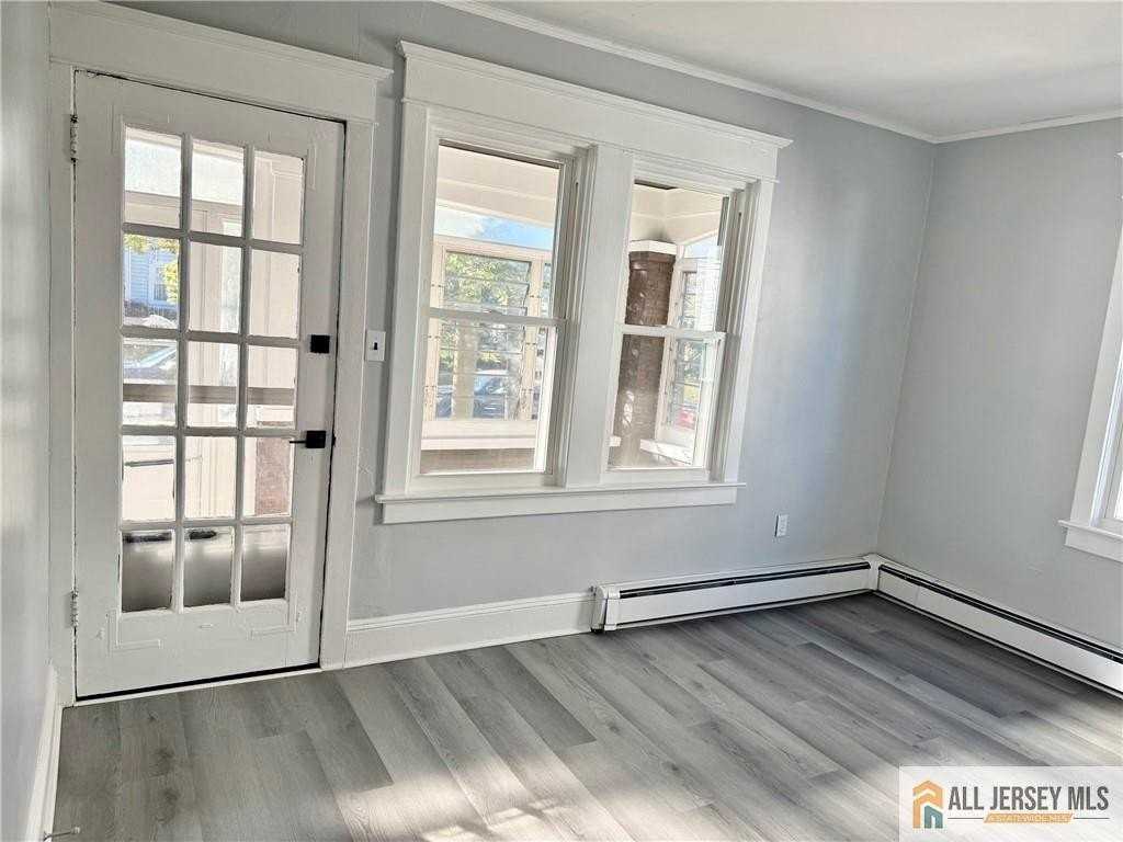 74 Andrew St - Photo 4 of 13