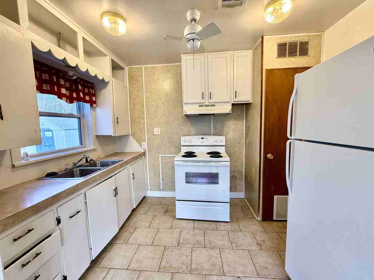 709 11th Avenue Northwest #1 - Photo 4 of 33