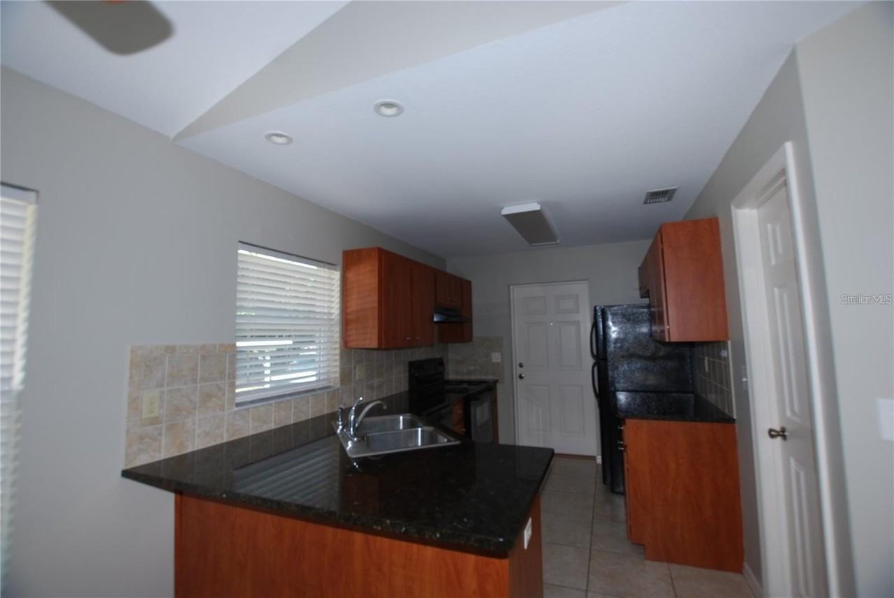 312 E Hibiscus Dr - Photo 3 of 25