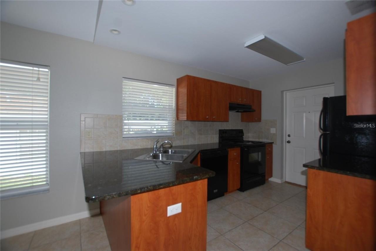 312 E Hibiscus Dr - Photo 4 of 25