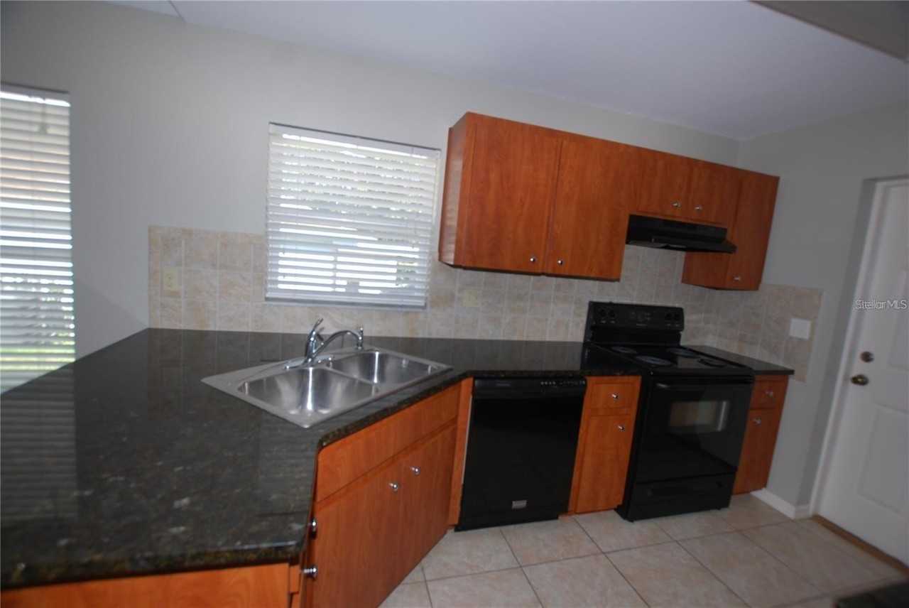 312 E Hibiscus Dr - Photo 6 of 25