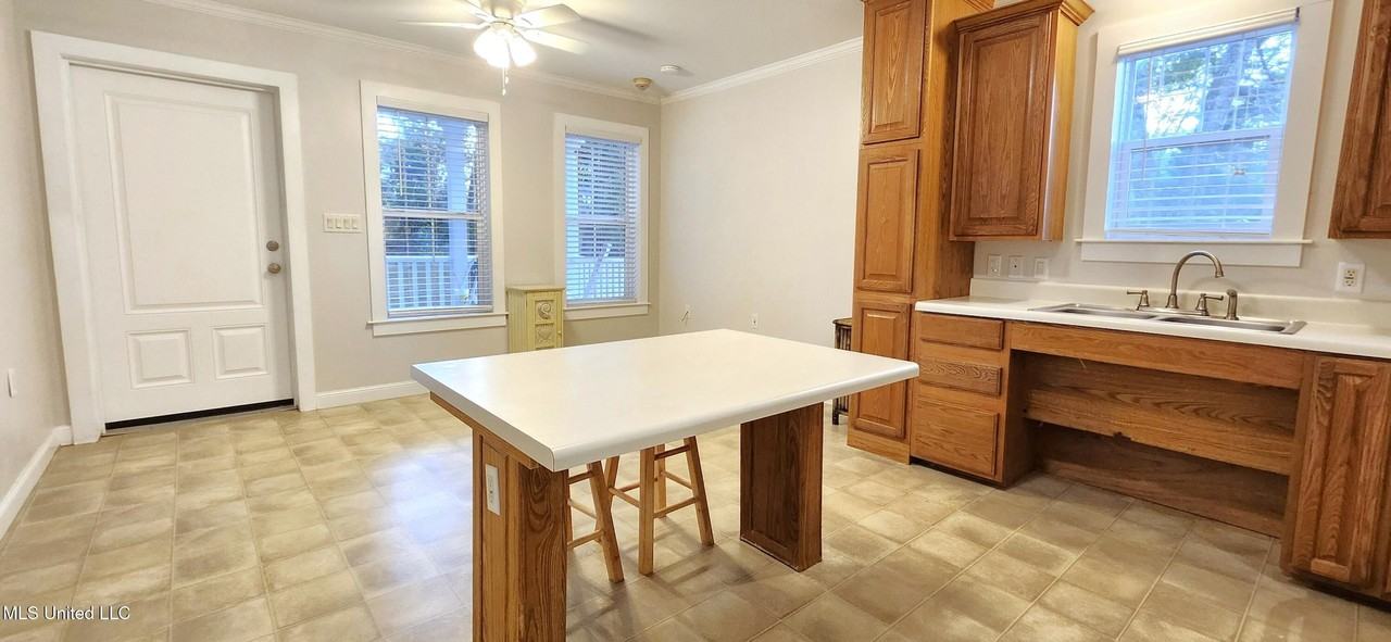 2616 N 15th St - Photo 3 of 12