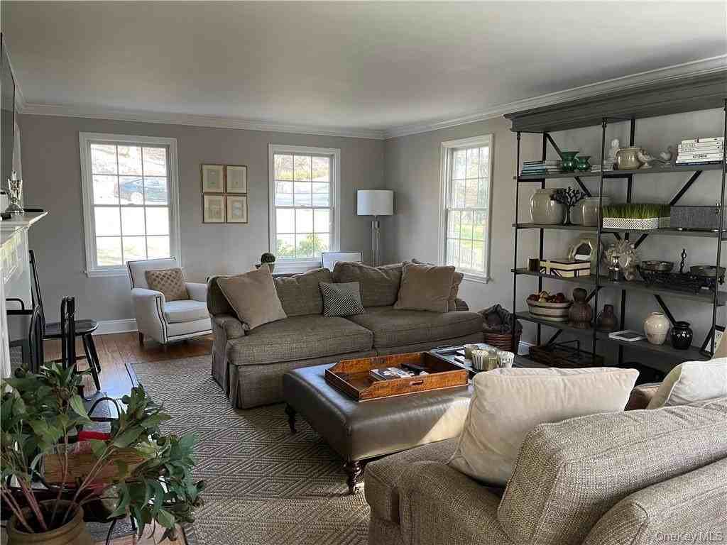 49 Commodore Rd - Photo 6 of 26