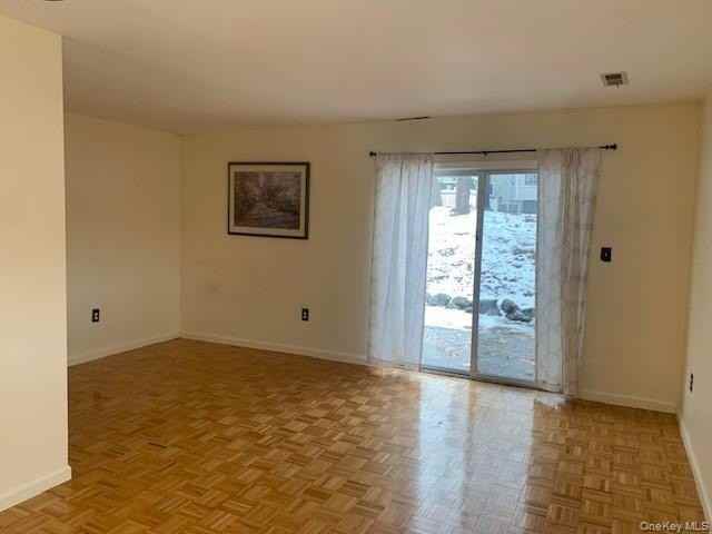 35 Nancy Ct - Photo 3 of 13