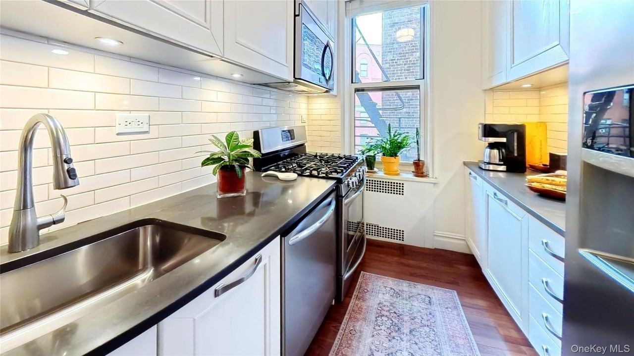 73 35th Street #D43 - Photo 2 of 16