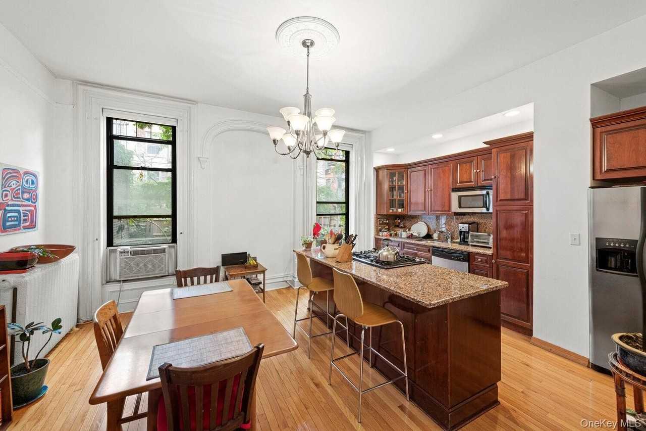 32 Saint James Pl Apt 1 #1 - Photo 2 of 8