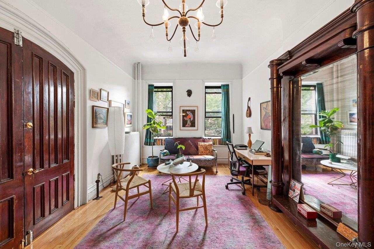 32 Saint James Pl Apt 1 #1 - Photo 3 of 8