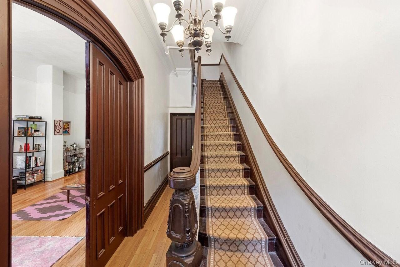 32 Saint James Pl Apt 1 #1 - Photo 4 of 8