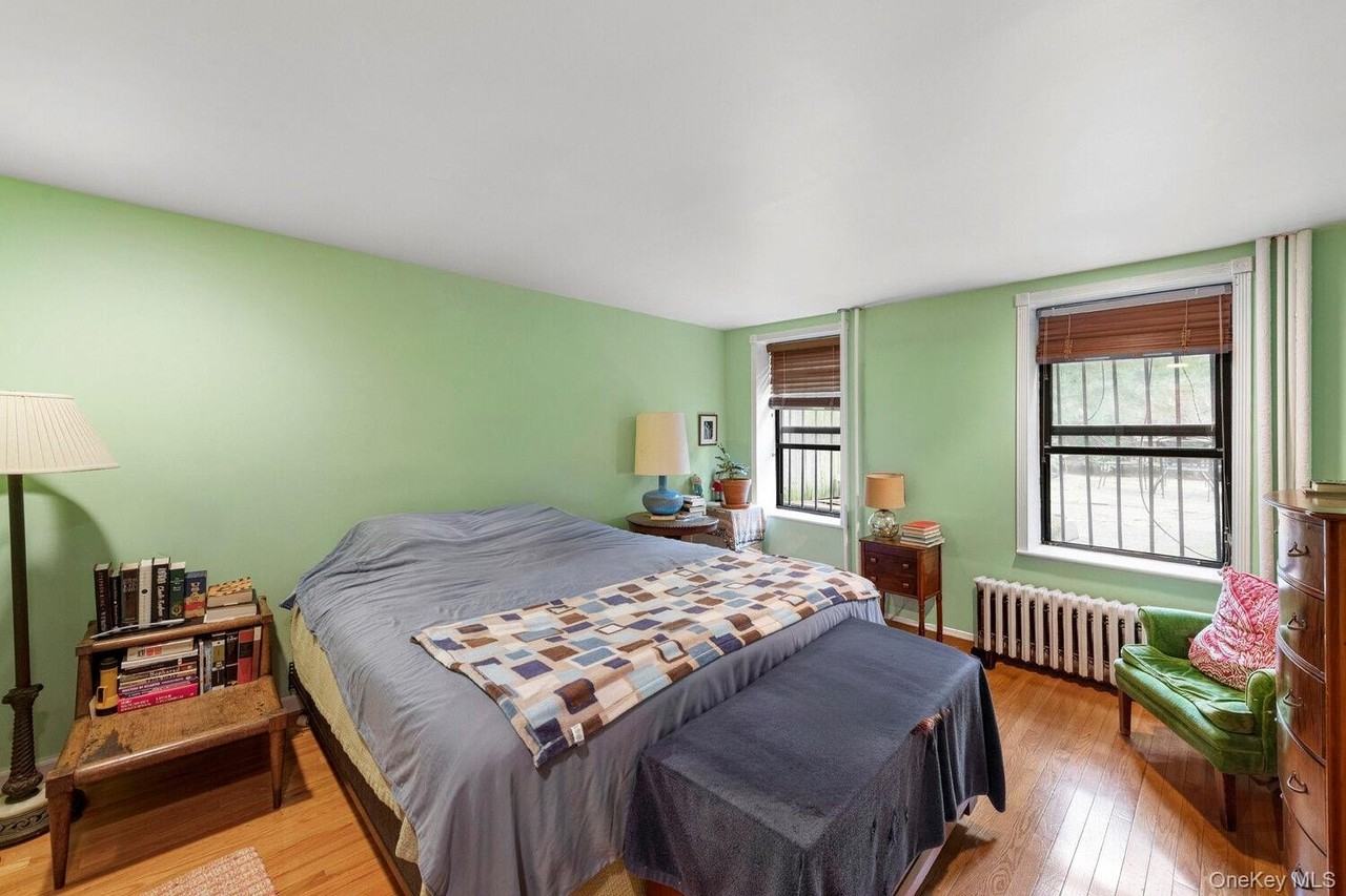 32 Saint James Pl Apt 1 #1 - Photo 5 of 8