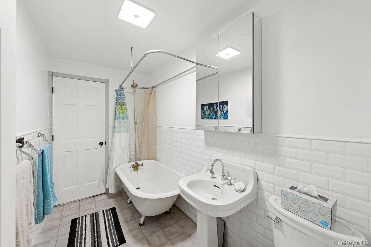 32 Saint James Pl Apt 1 #1 - Photo 6 of 8