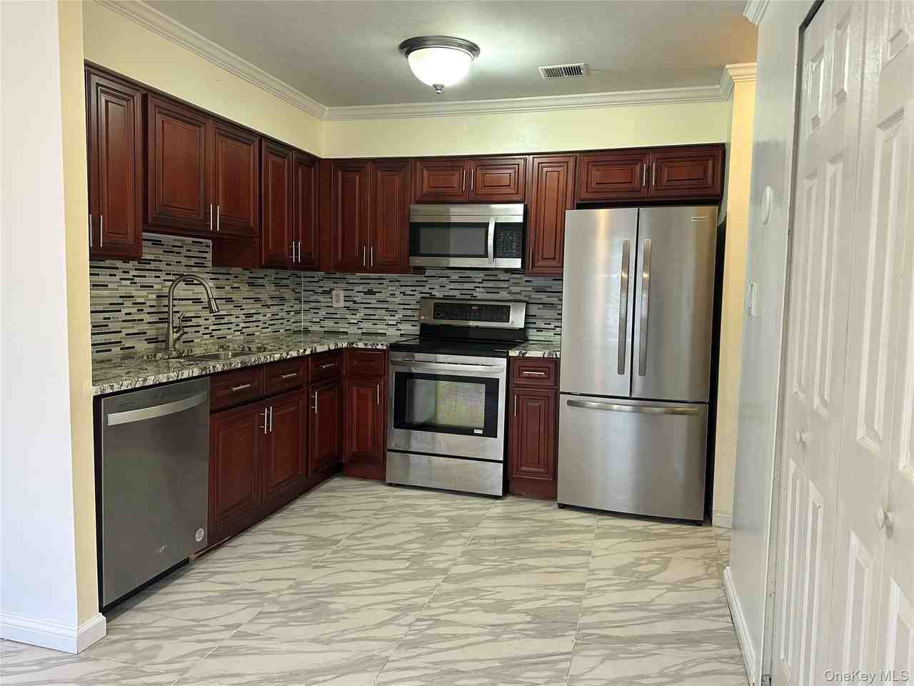 216 Springmeadow Dr Unit K #K - Photo 2 of 8