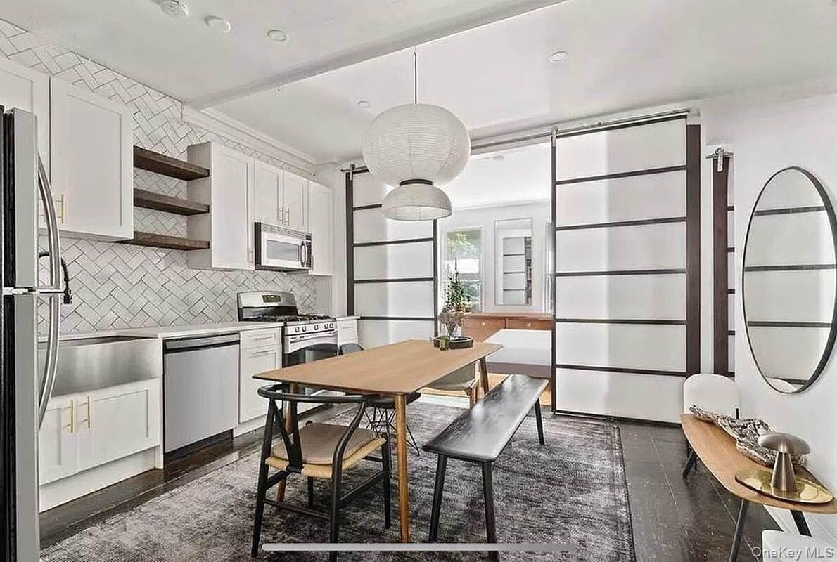 362 W 30th St - Photo 3 of 5