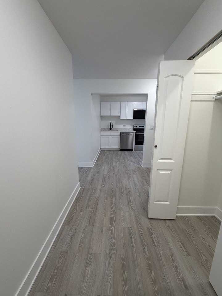 7200 North Claremont Avenue #401 - Photo 2 of 17