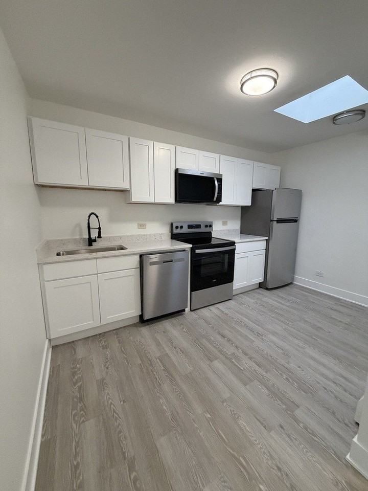 7200 North Claremont Avenue #401 - Photo 3 of 17