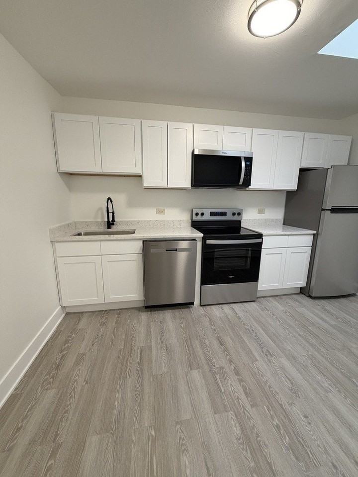 7200 North Claremont Avenue #401 - Photo 4 of 17