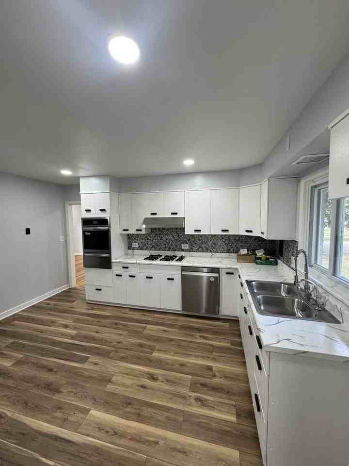 1136 Laurel Lane - Photo 6 of 17